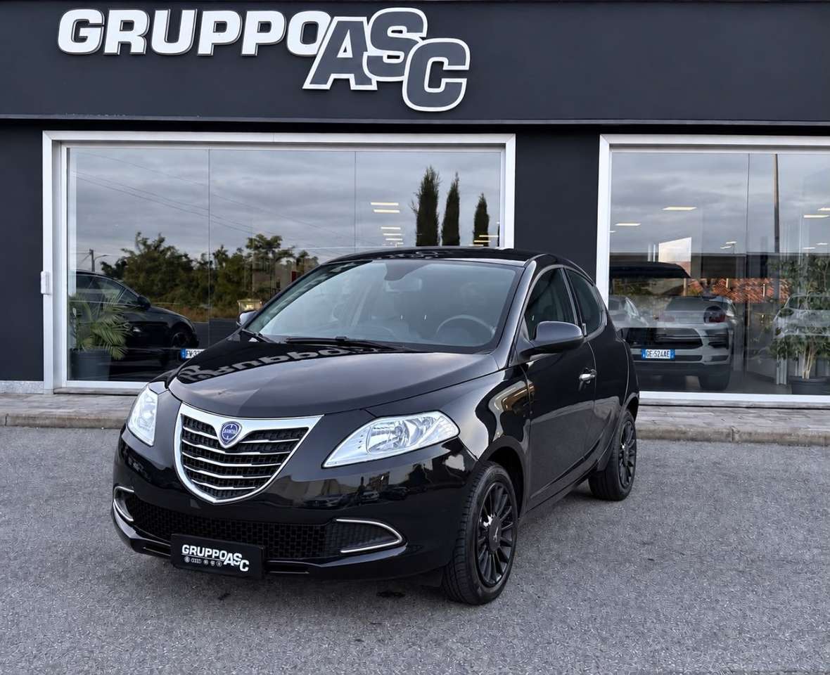 Lancia Ypsilon 1.3 mjt 95 CV Gold ADATTA NEOPATENTATI