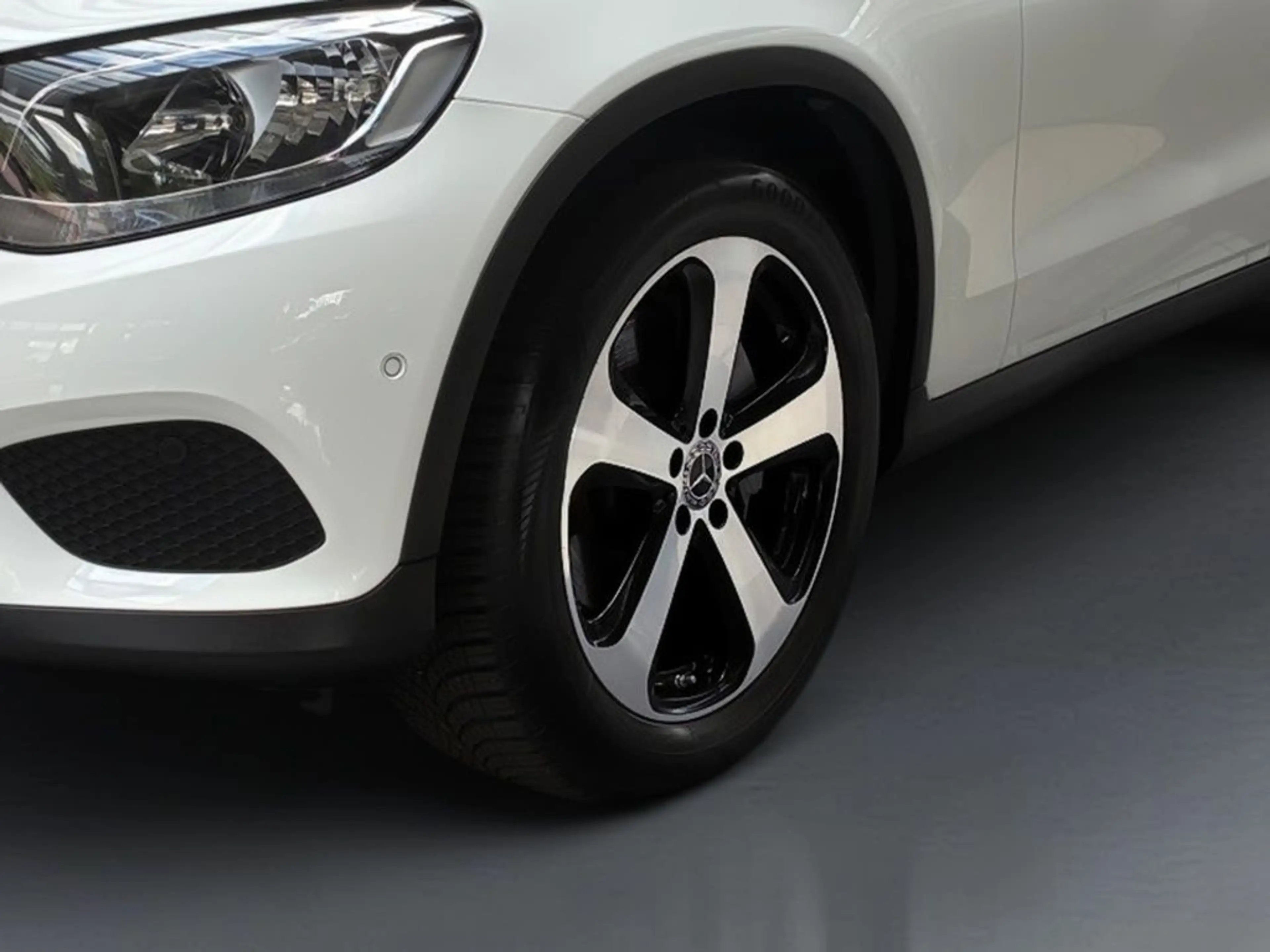 Mercedes-Benz GLC 250 4M Coupé Night+KAMERA+AUT+Klimaaut.+PDC — photo 4