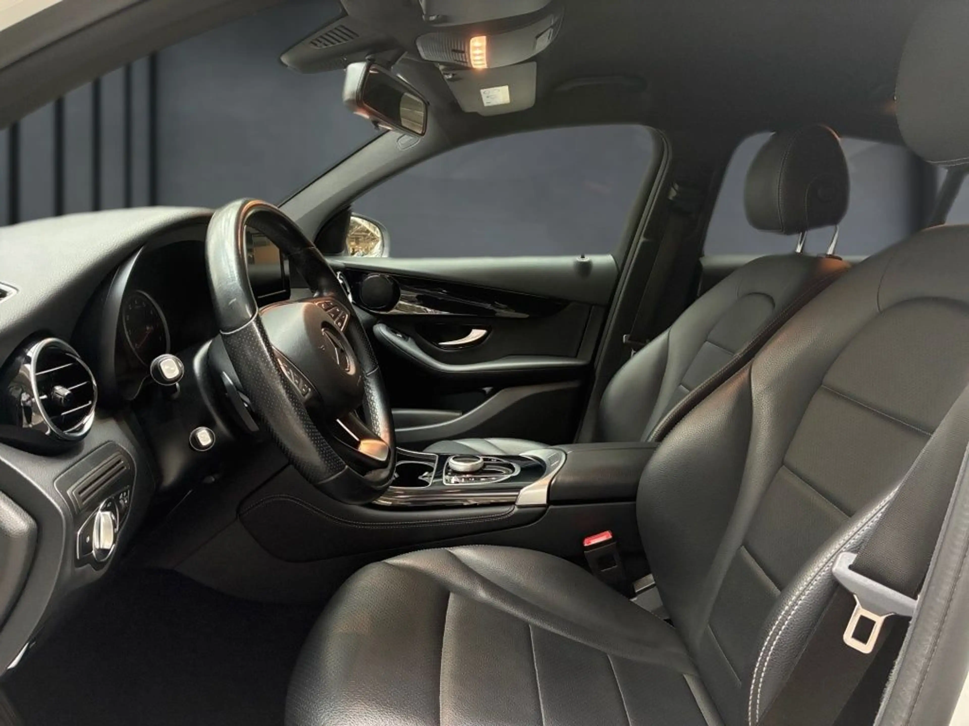 Mercedes-Benz GLC 250 4M Coupé Night+KAMERA+AUT+Klimaaut.+PDC — photo 7
