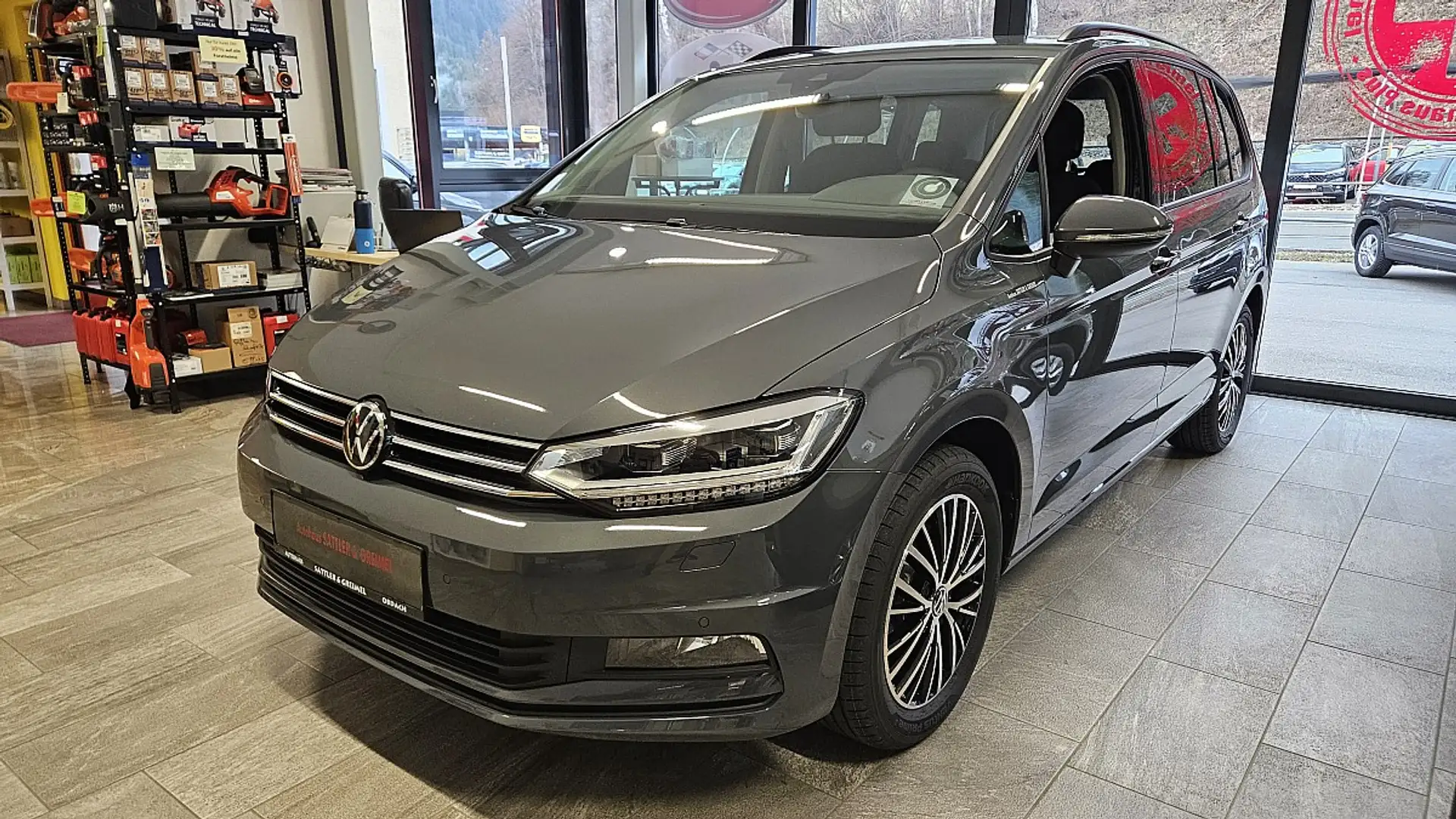 Volkswagen Touran 1,5 TSI ACT Friends DSG Grau - 2