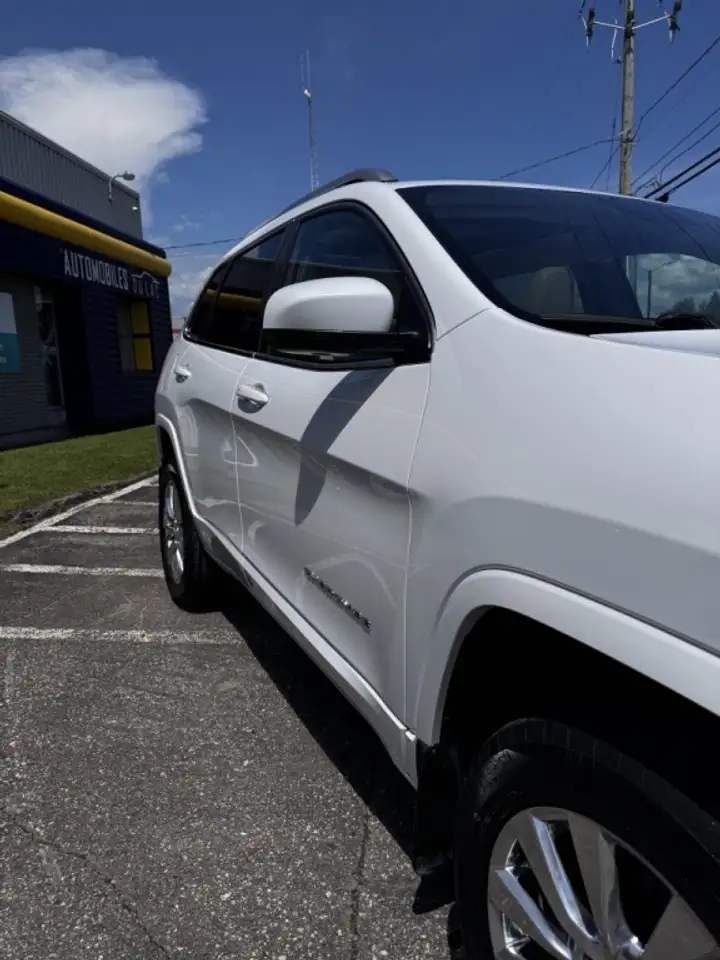 Jeep Cherokee снимка Jeep Cherokee