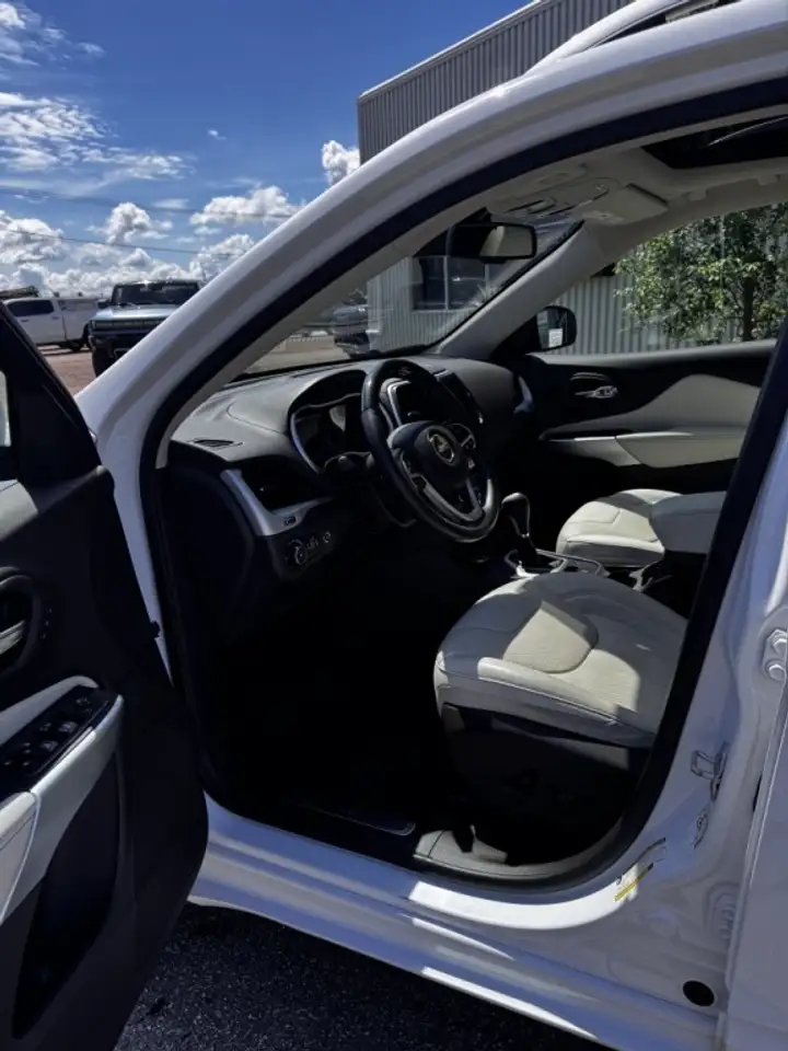 Jeep Cherokee снимка Jeep Cherokee
