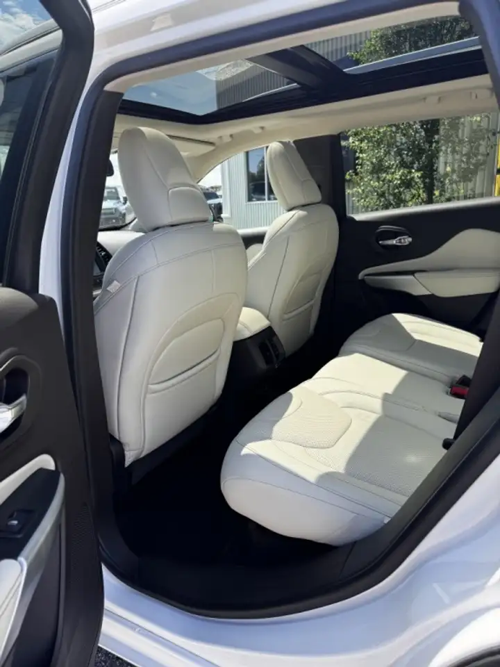 Jeep Cherokee снимка Jeep Cherokee