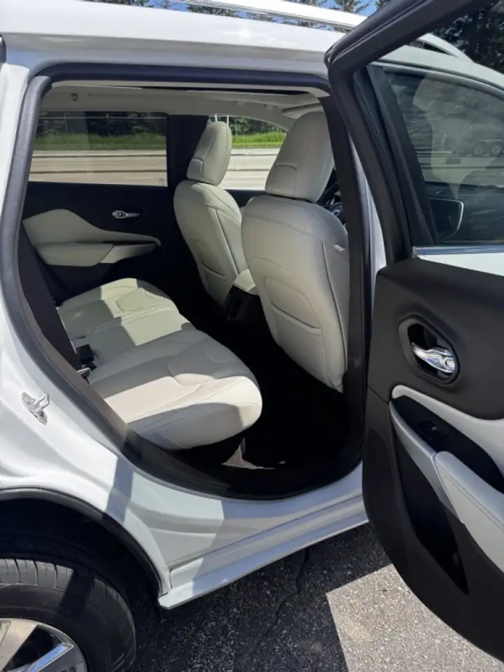 Jeep Cherokee снимка Jeep Cherokee