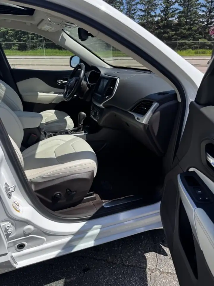 Jeep Cherokee снимка Jeep Cherokee