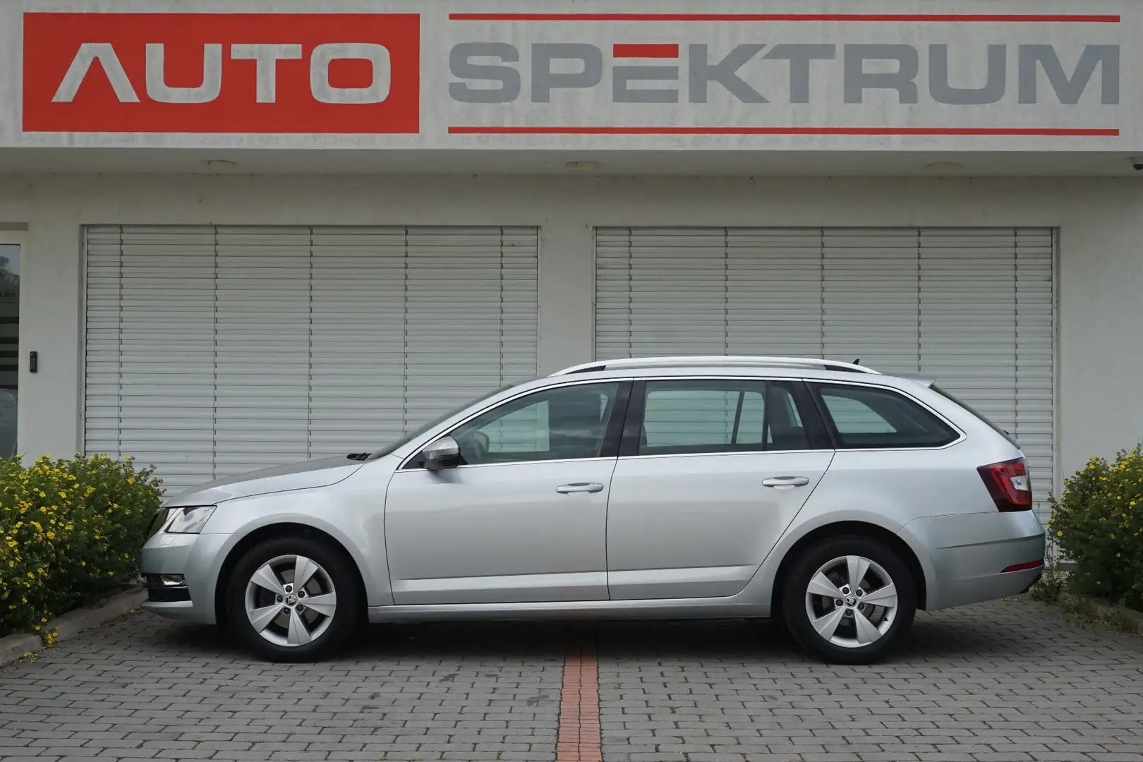 Skoda Octavia Combi TSI Style DSG | € 161 mtl | Navi | ACC | Silber - 2
