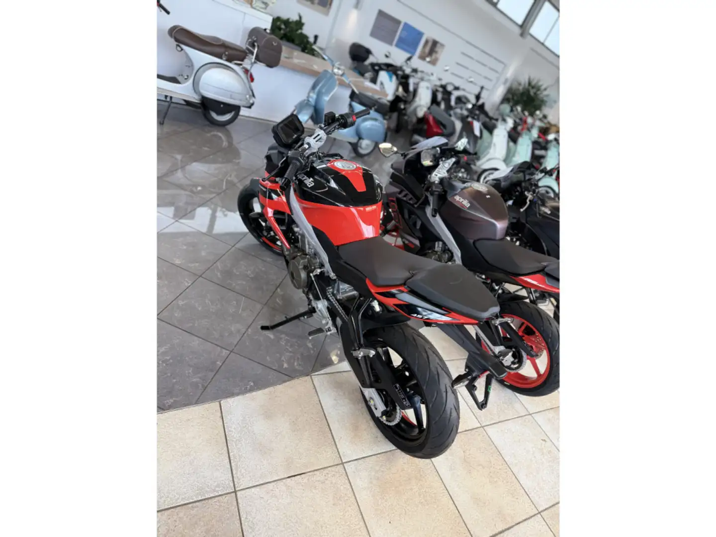 Aprilia Tuono 457 Noir - 2