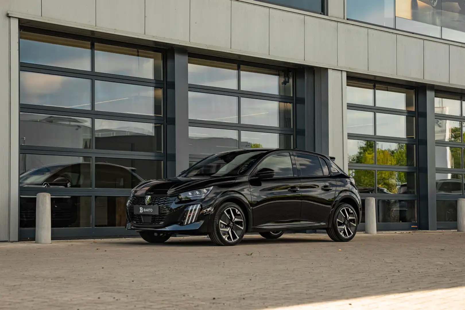 Peugeot 208 GT |Mild Hybr| 360° Camera | Navi | Dodehoekdet... Noir - 2