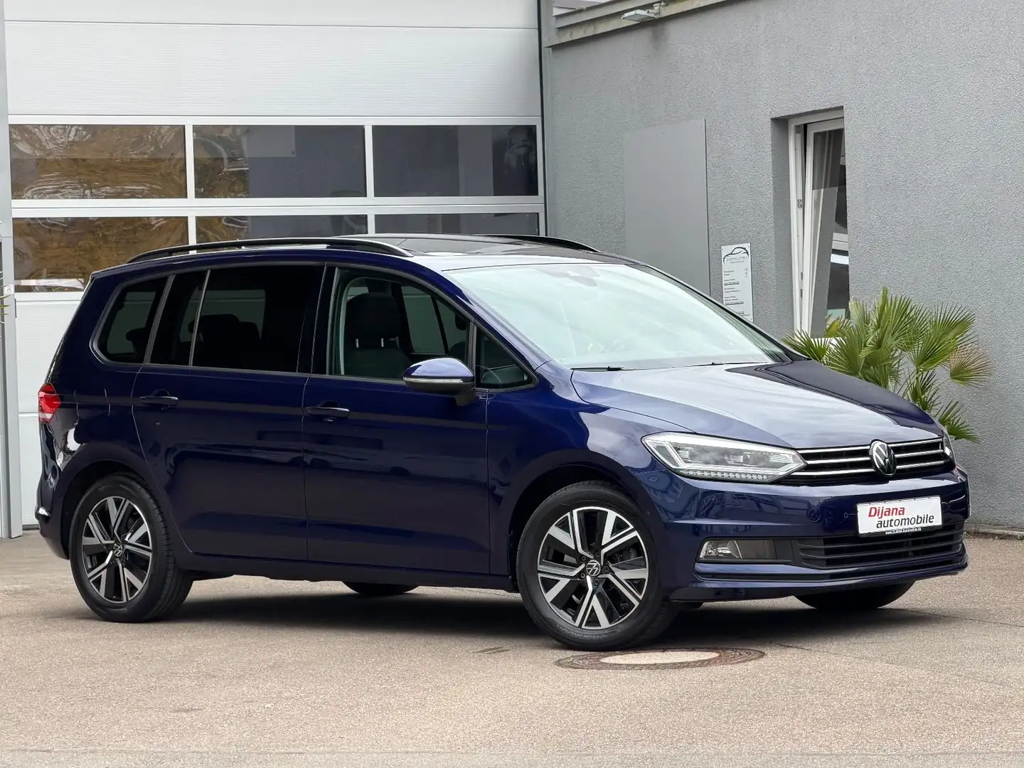 Volkswagen Touran 2.0TDI Aut 7Sitzer Stdhzg Pano Kamera TOP Blau - 2