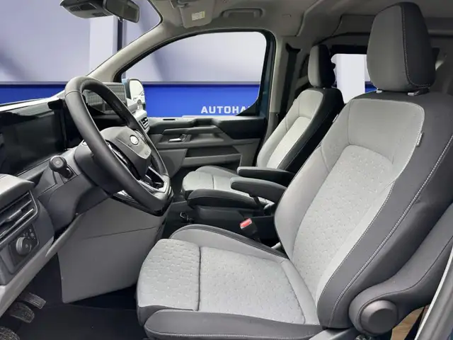 Ford Titanium 320l1 view 8