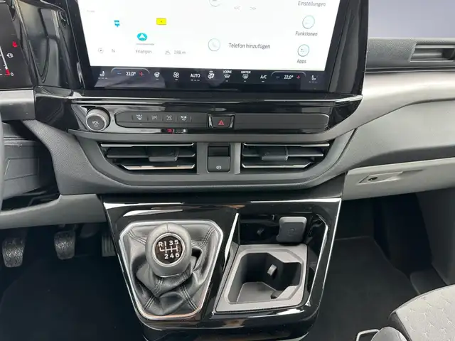 Ford Titanium 320l1 view 13