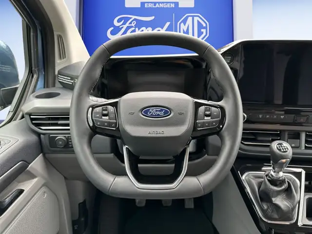 Ford Titanium 320l1 view 11