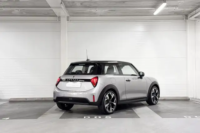 Mini Hatch view 6