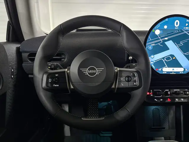 Mini Hatch view 11