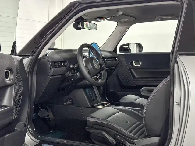 Mini Hatch view 8
