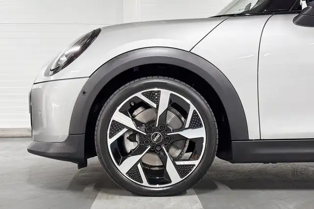 Mini Hatch view 4