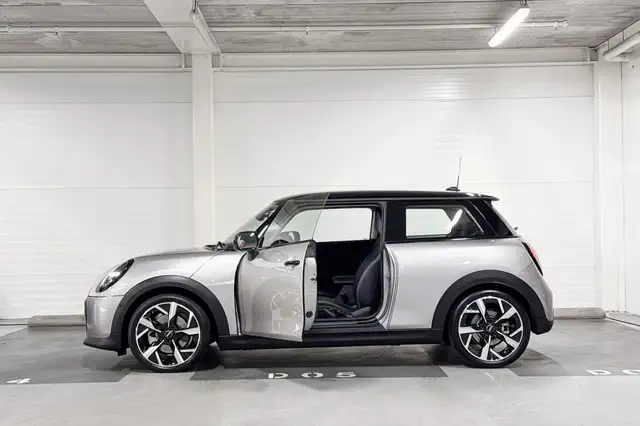 Mini Hatch view 3