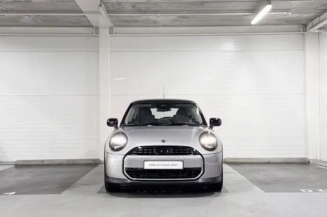 Mini Hatch view 5