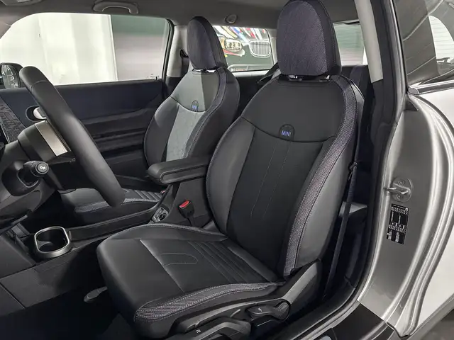 Mini Hatch view 9