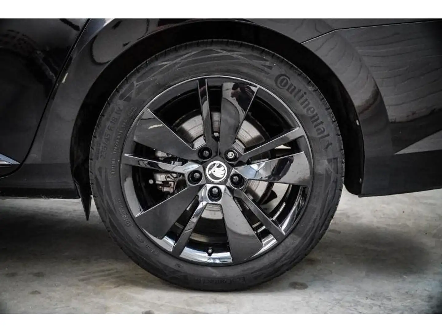 Skoda Superb IV Sportline Black - 2