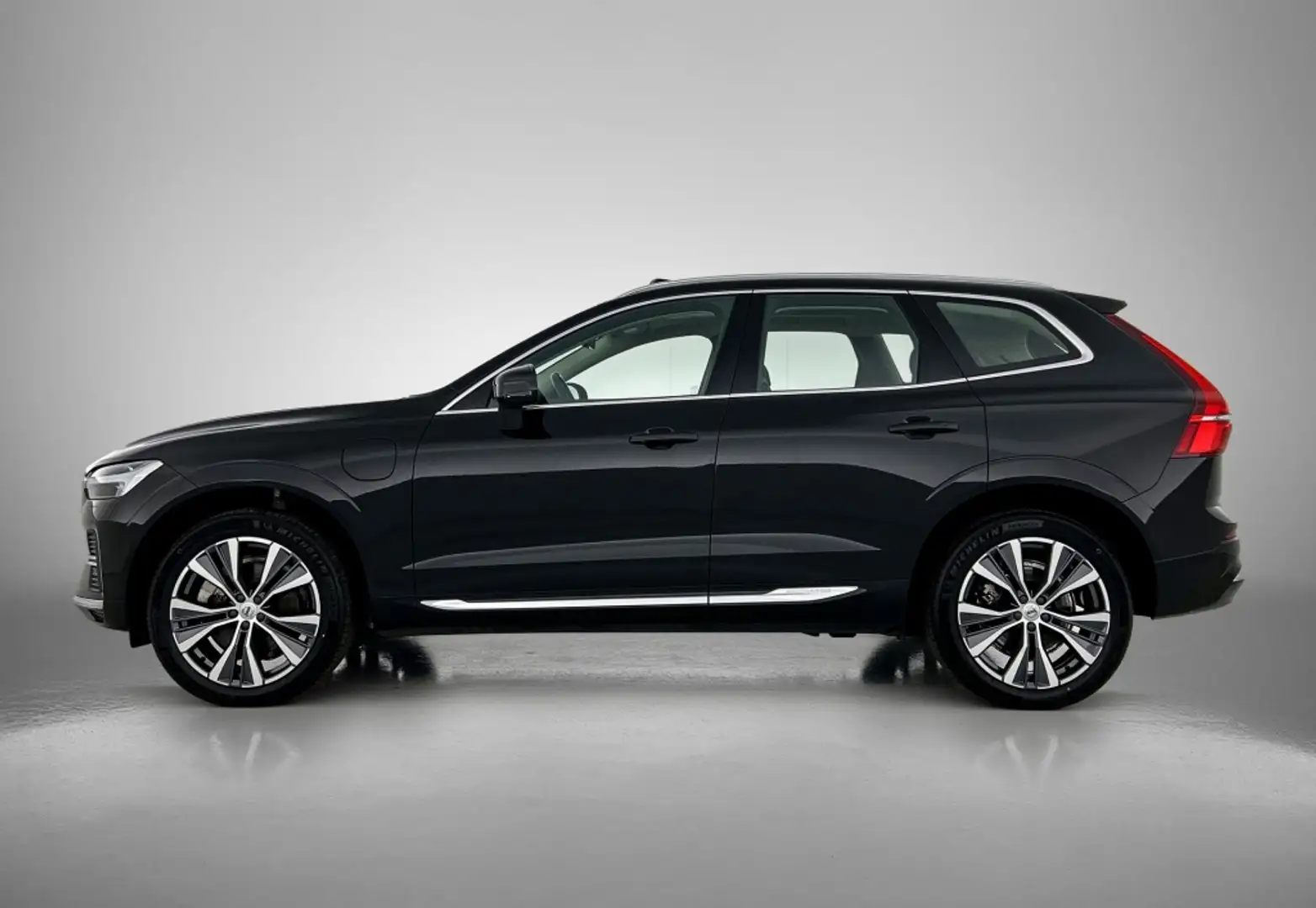 Volvo XC60 2.0 T6 Inscription | Pano | 20 inch | Long Range | Zwart - 2