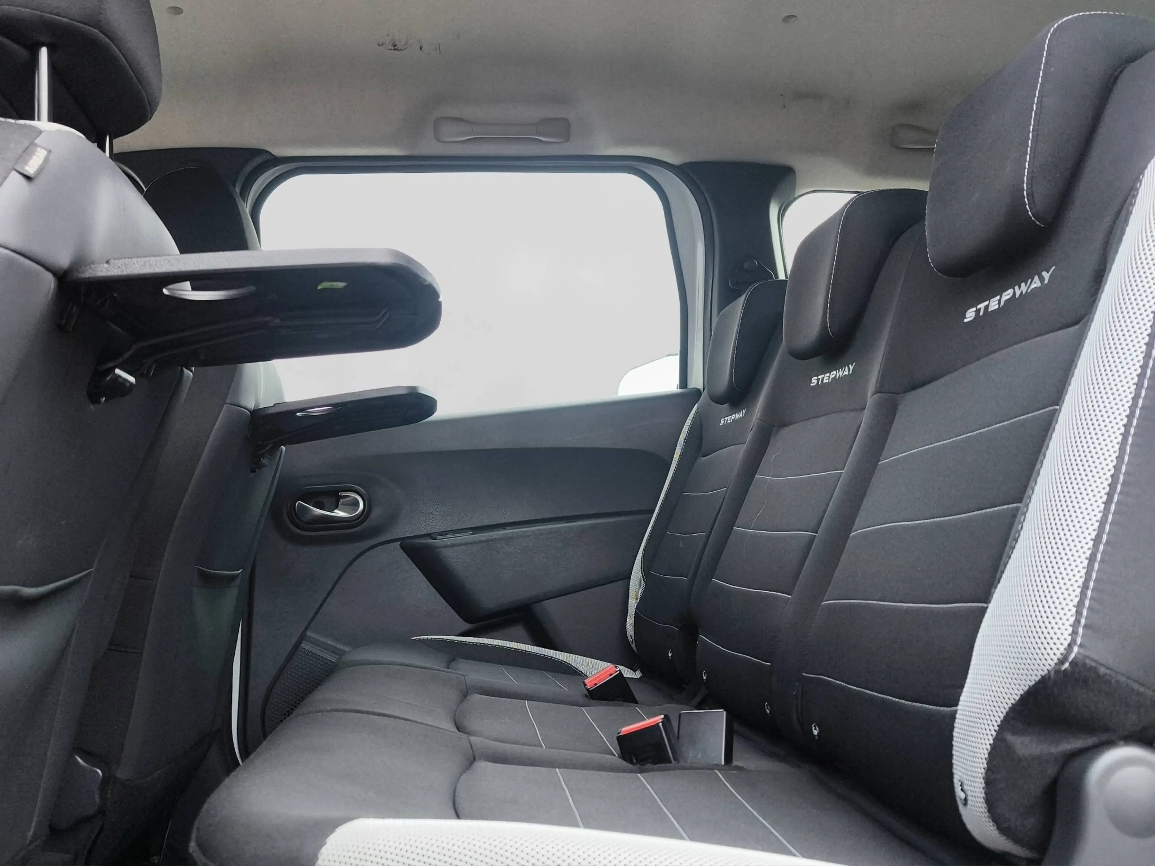Dacia Lodgy Stepway*7 Sitze*AHK*Kamera*SHZ*Temp*1.Hand — photo 12