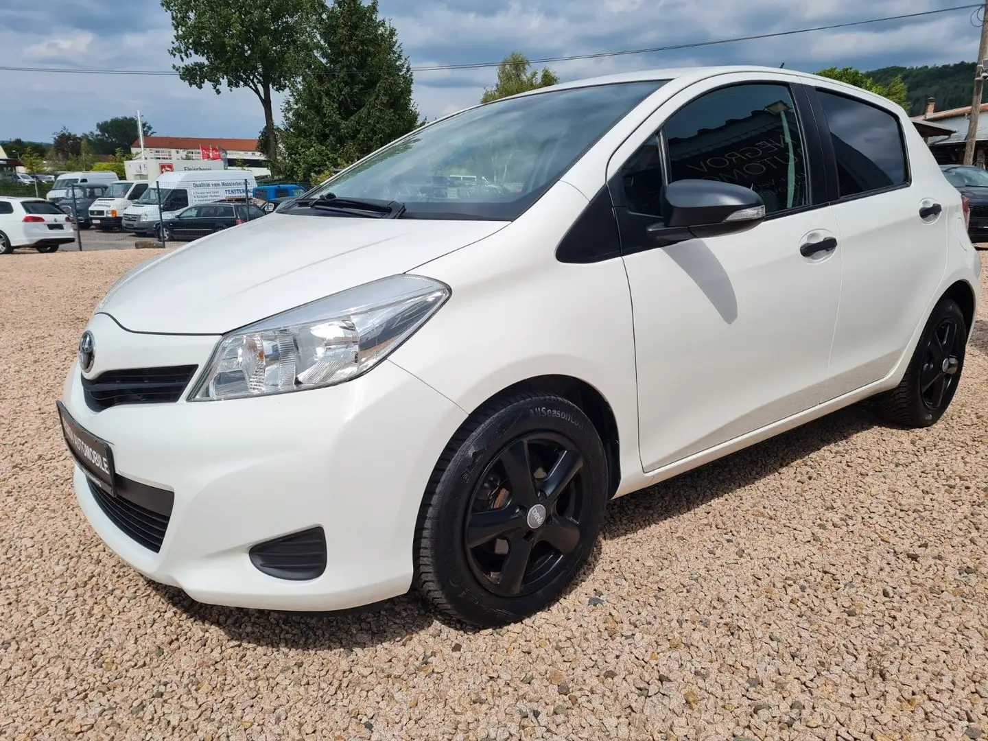 Toyota Yaris Cool Weiß - 1