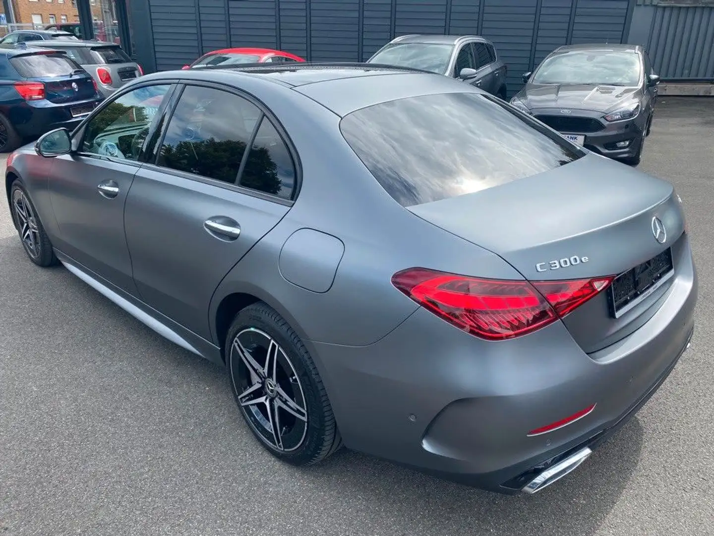 Mercedes-Benz C 300 e 4Matic AMG Line /Panorama/designo mango Grau - 2