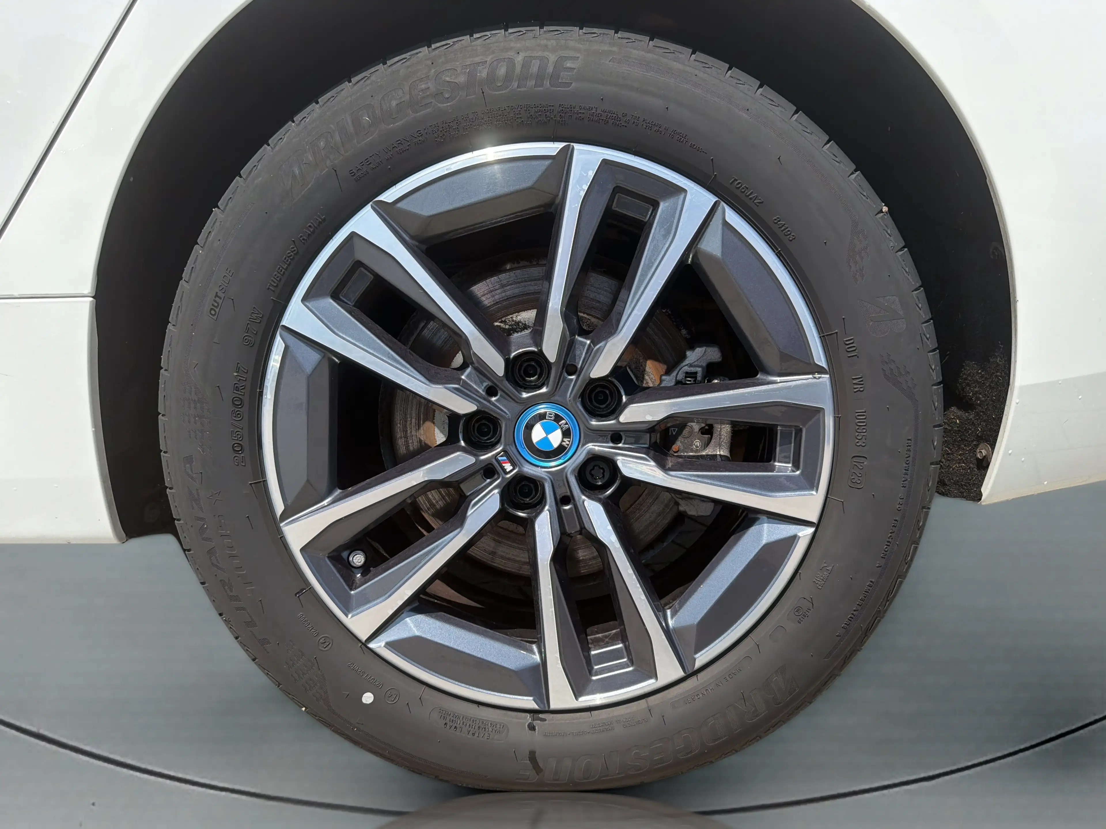 BMW 230 e xDrive Active Tourer — photo 13