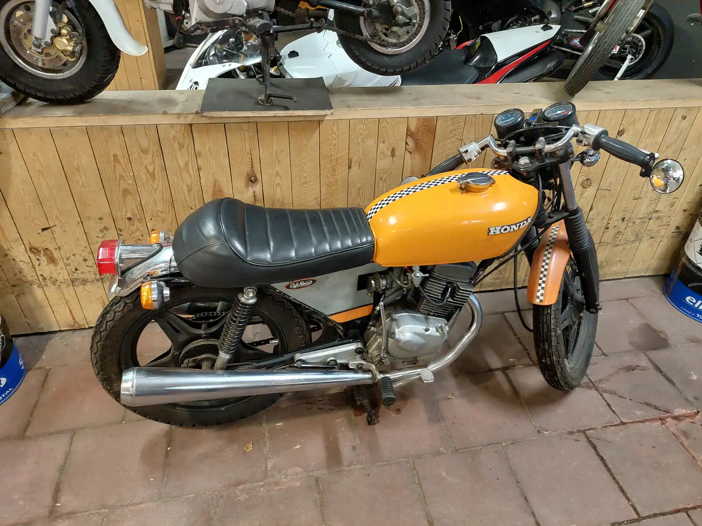 Honda CB 125 Twin Oranžová - 2