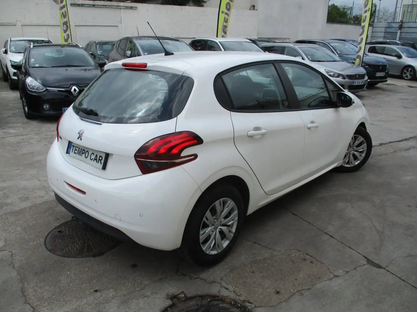 Peugeot 208 BlueHDi 100ch SetS BVM5 Active Business Blanc - 2
