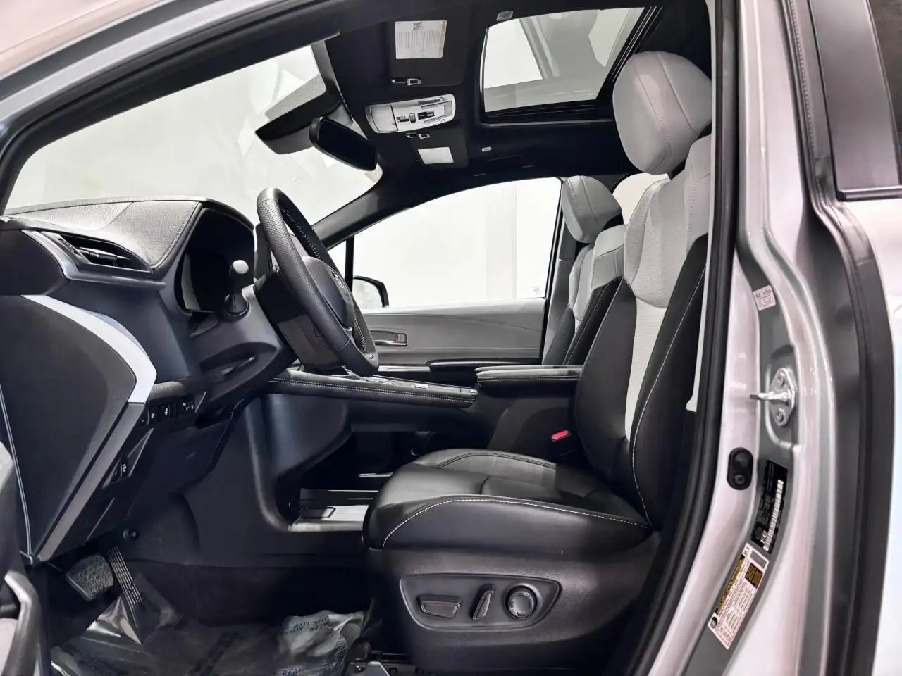 Toyota Sienna снимка Toyota Sienna