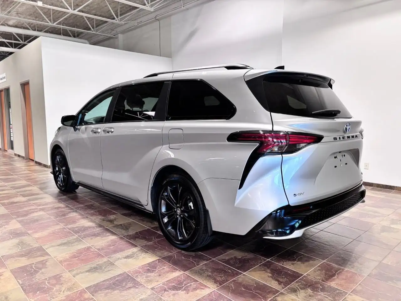Toyota Sienna снимка Toyota Sienna