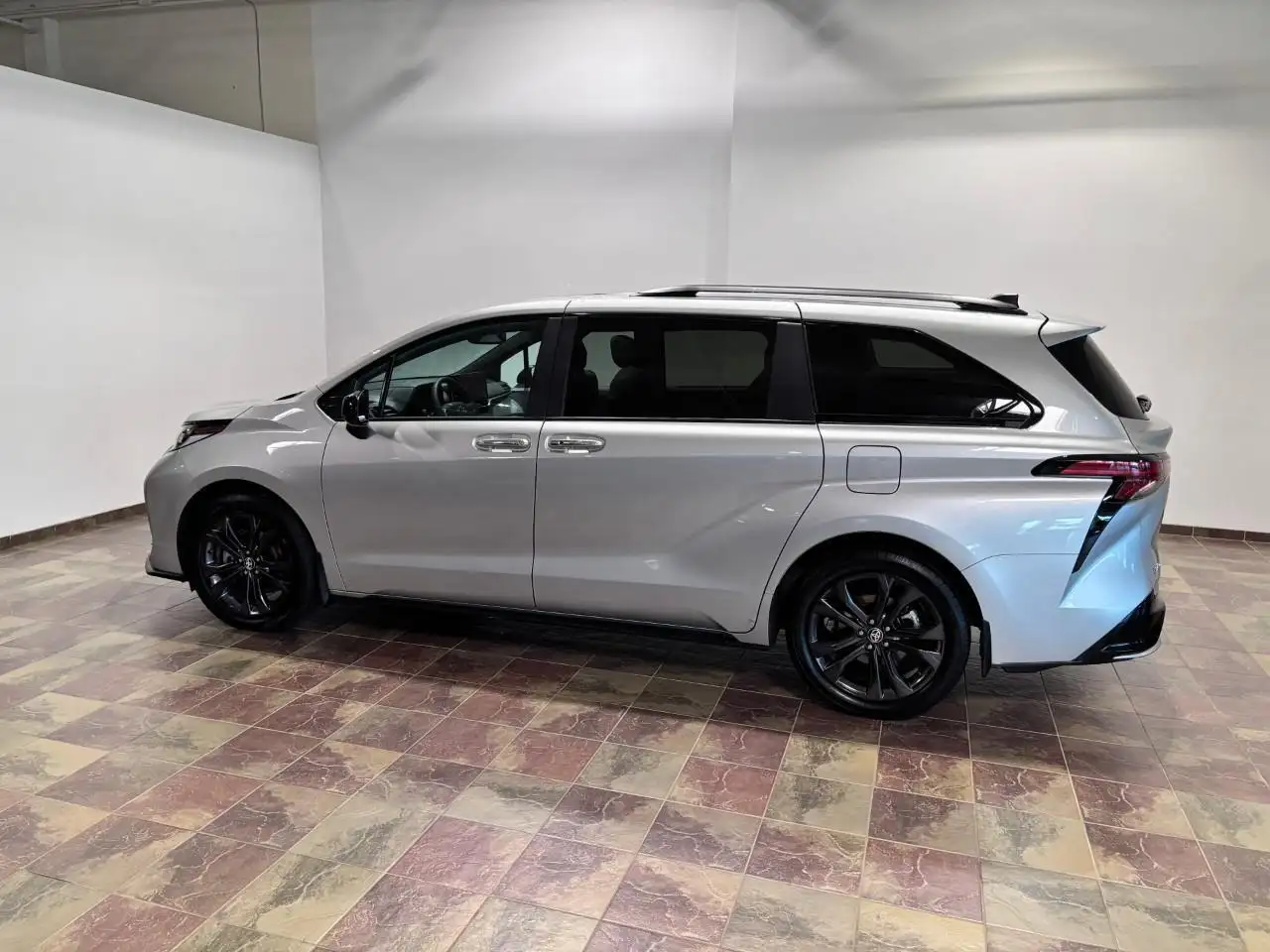 Toyota Sienna снимка Toyota Sienna
