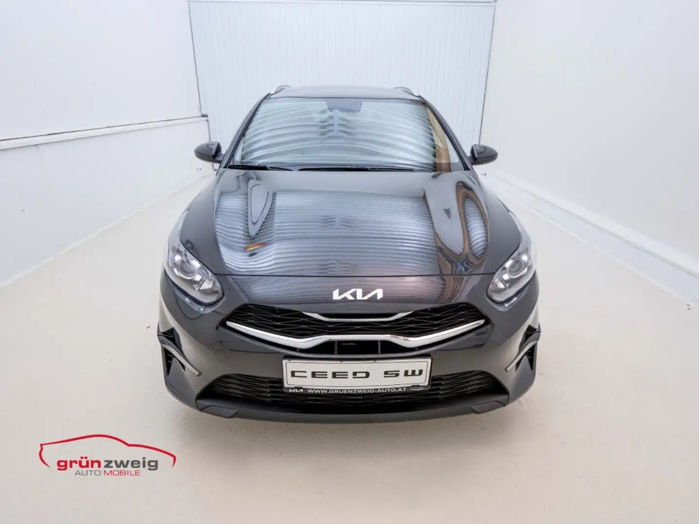Kia Ceed / cee'd CEEDSW/SILBER/UVO/1.5 TGDI/MT6/140 Černá - 2