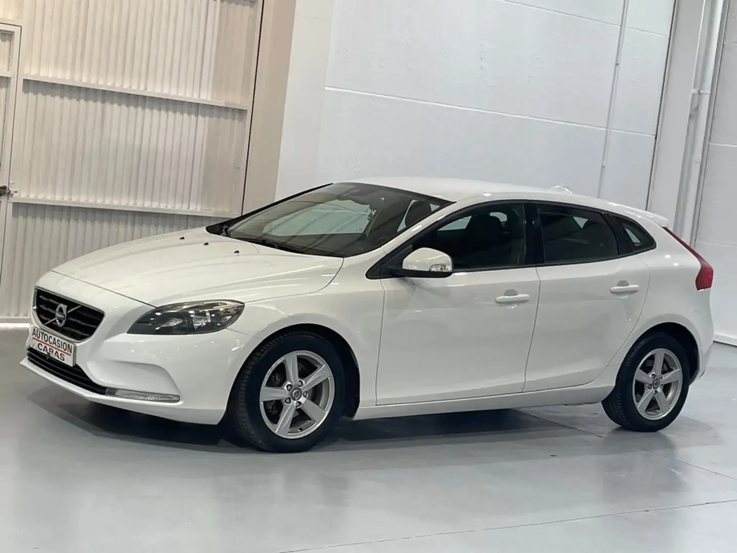 Volvo V40 D2 Momentum 115 Blanco - 1