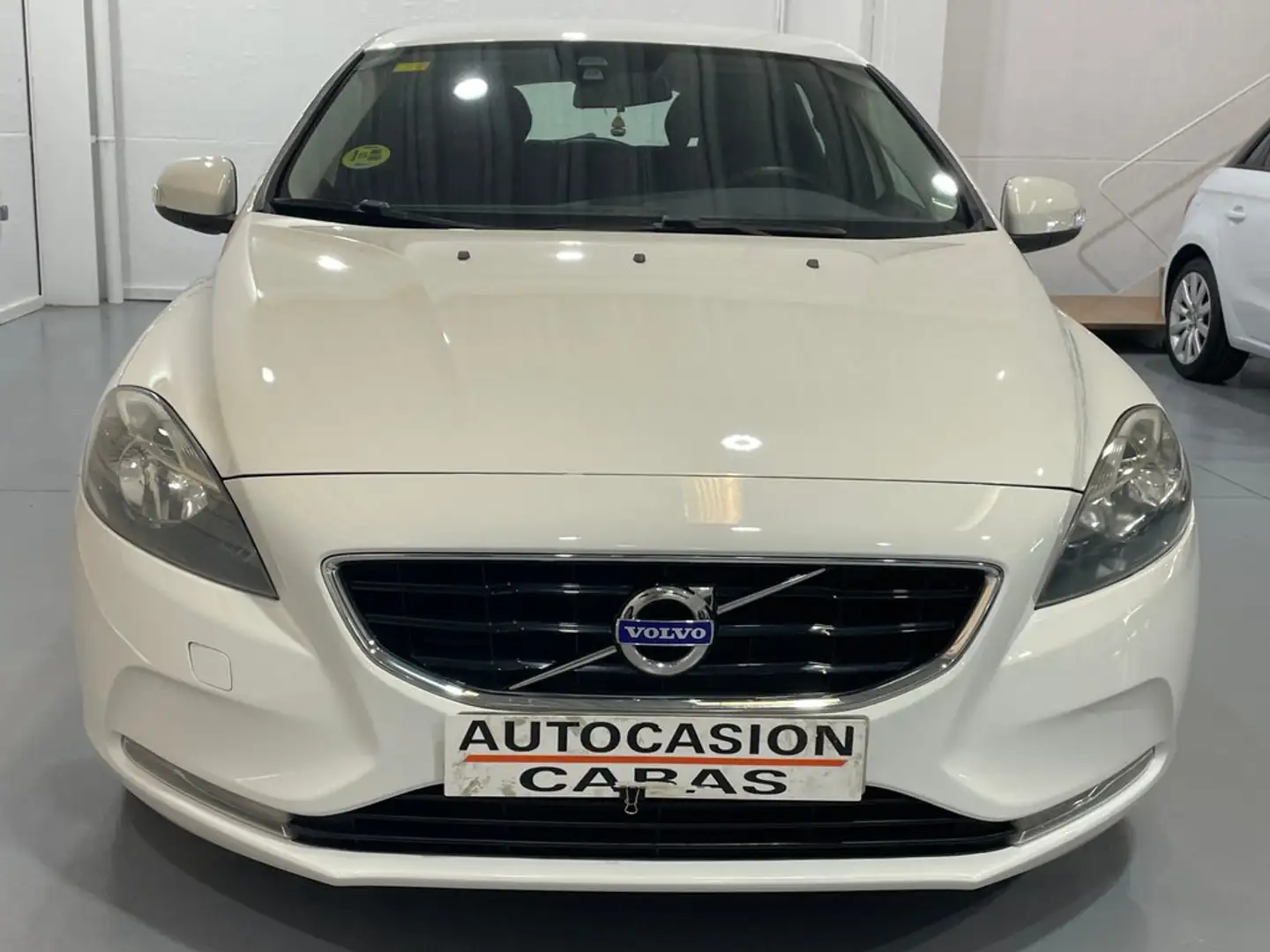 Volvo V40 D2 Momentum 115 Blanco - 2