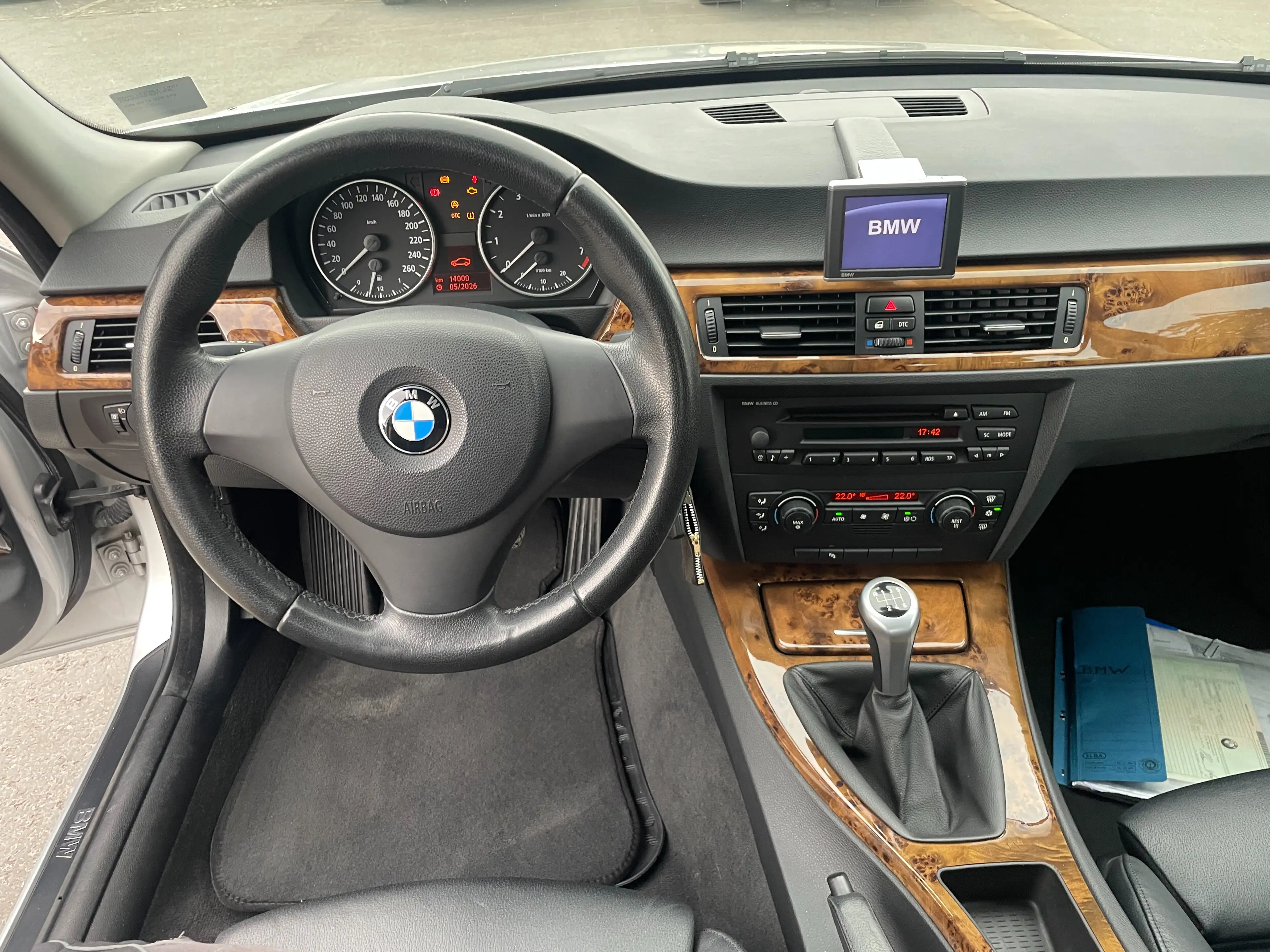 BMW 325 325i E90 WIE NEU!!! TÜV NEU 04/2027 — photo 11