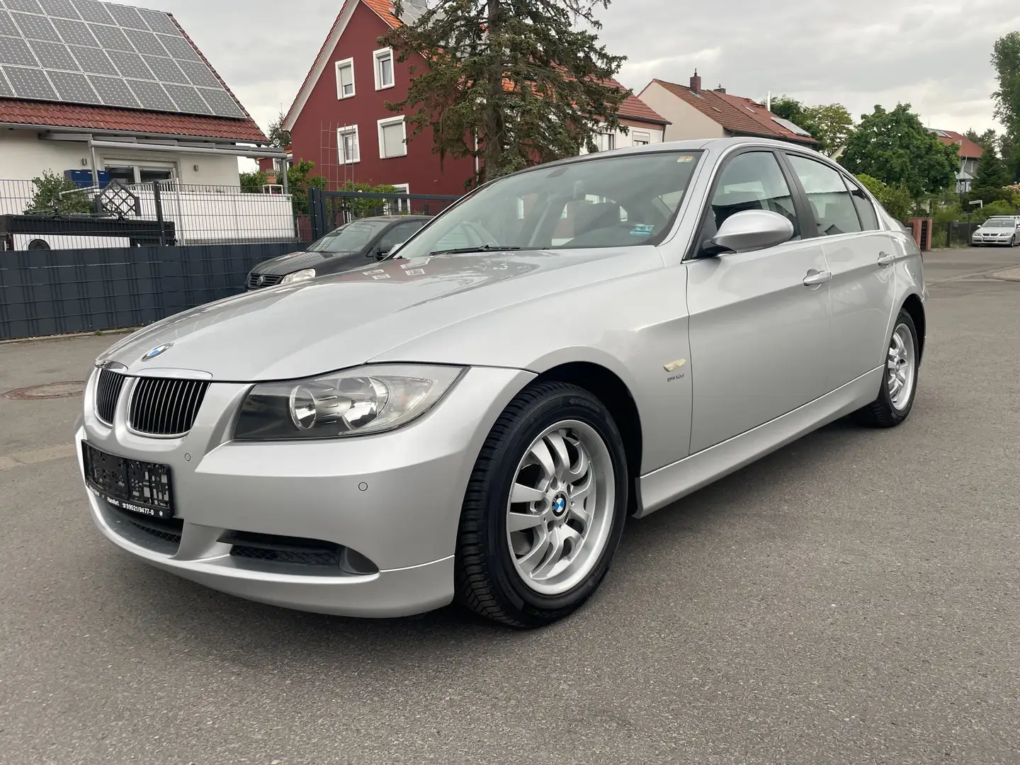 BMW 325 325i E90 WIE NEU!!! TÜV NEU 04/2027 Silber - 1