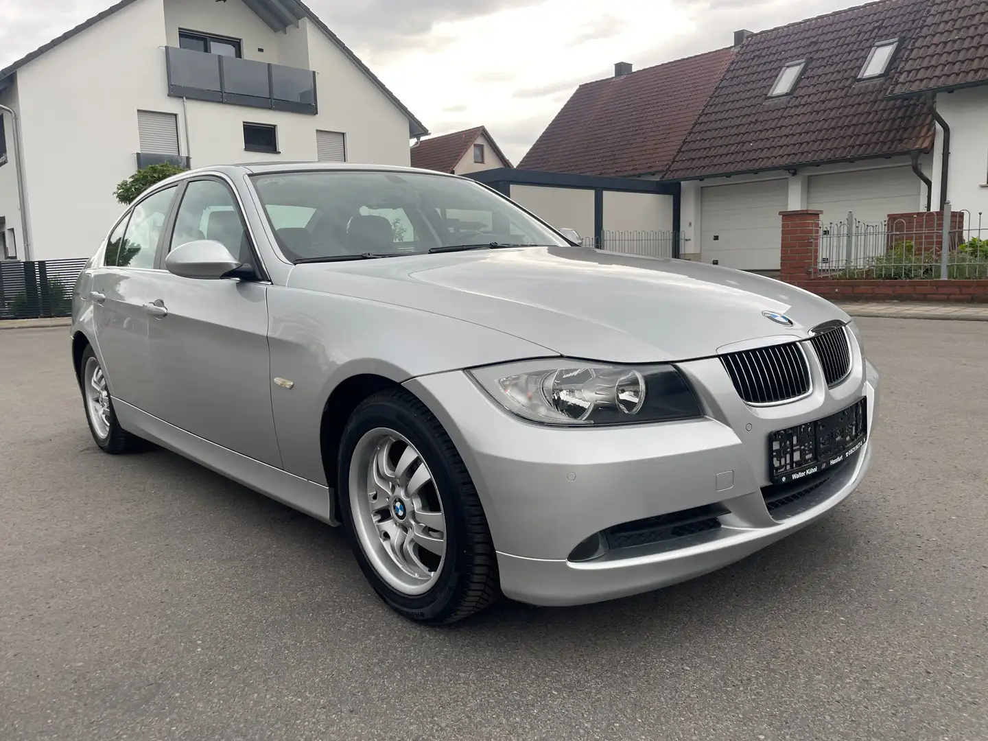 BMW 325 325i E90 WIE NEU!!! TÜV NEU 04/2027 Silber - 2