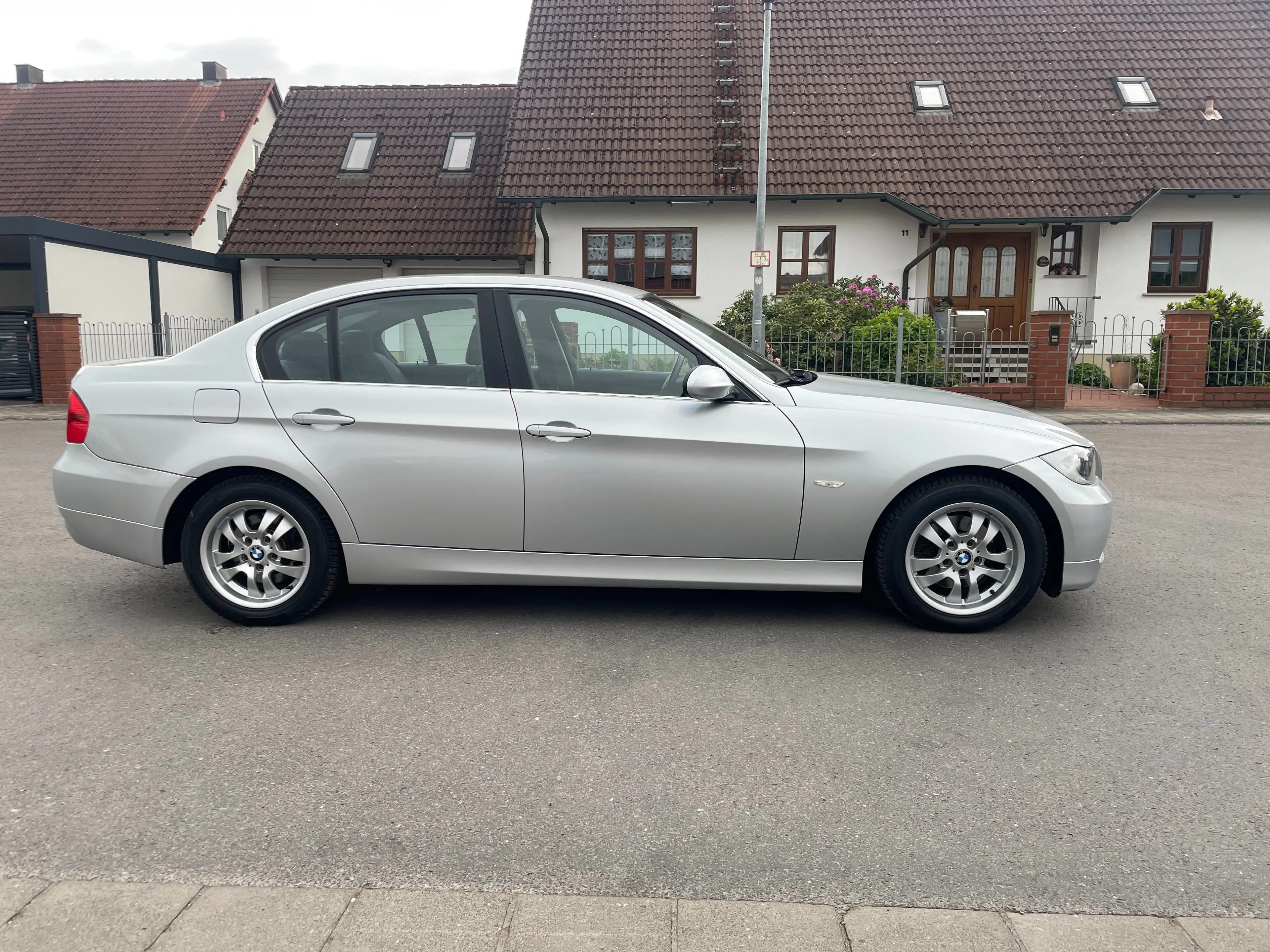 BMW 325 325i E90 WIE NEU!!! TÜV NEU 04/2027 — photo 3