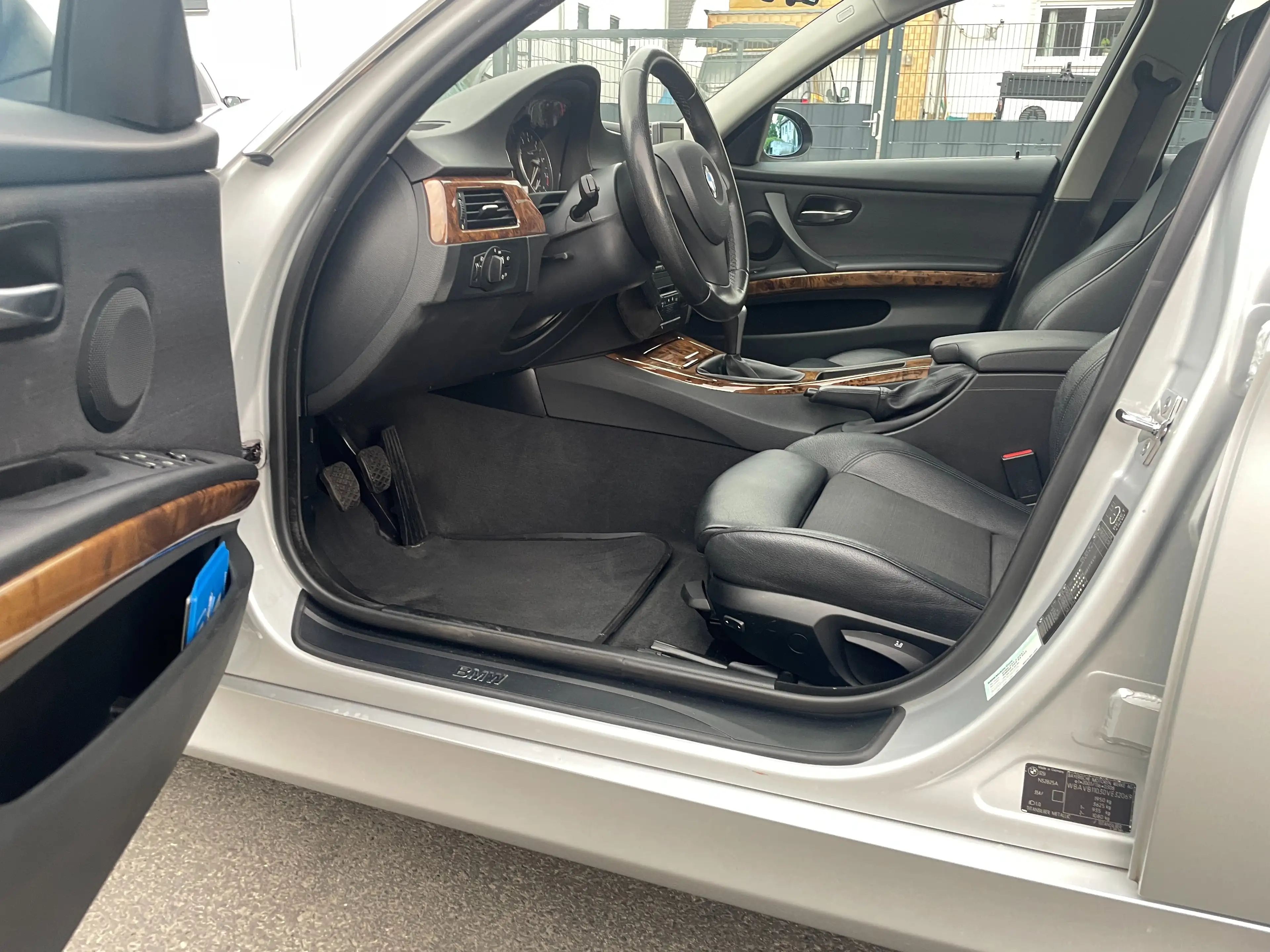 BMW 325 325i E90 WIE NEU!!! TÜV NEU 04/2027 — photo 8