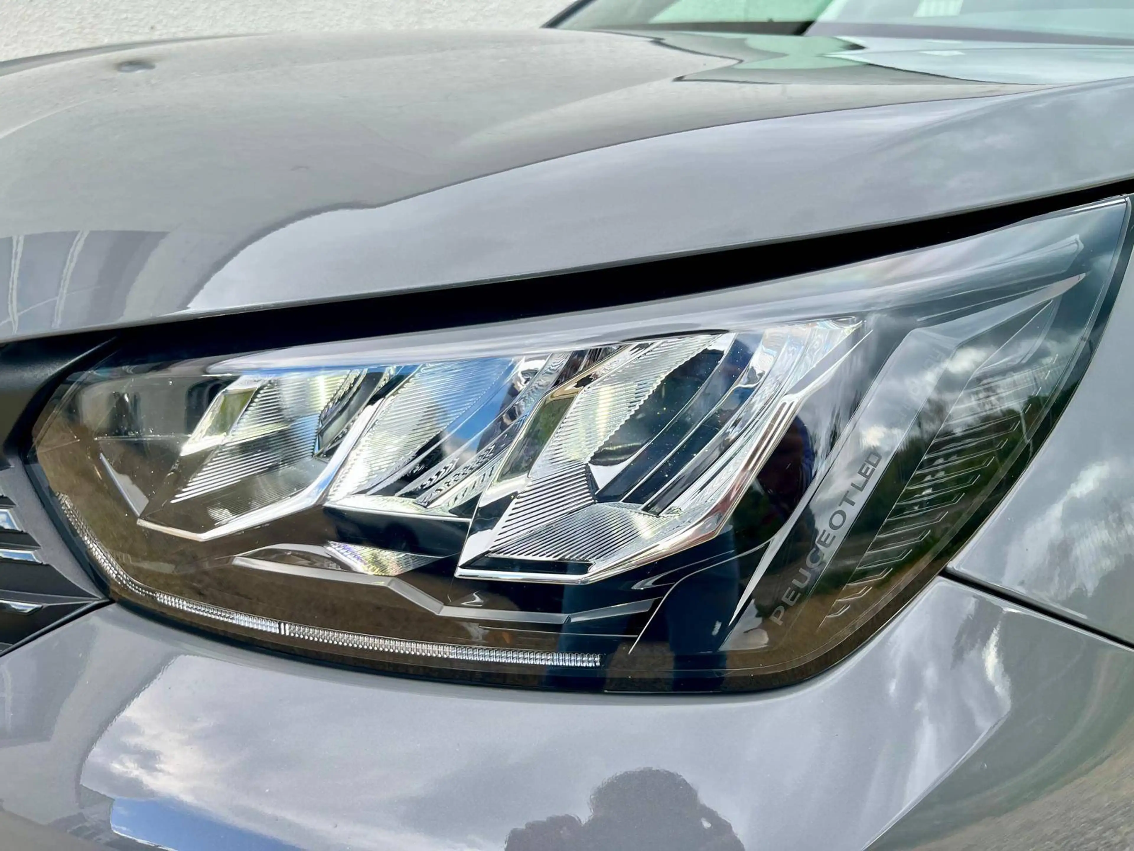 Peugeot e-2008 50 kWh Active (Nouveau-modèle) LED/CARPLAY/CLIM-AUTO/CRUISE/PDC — photo 6