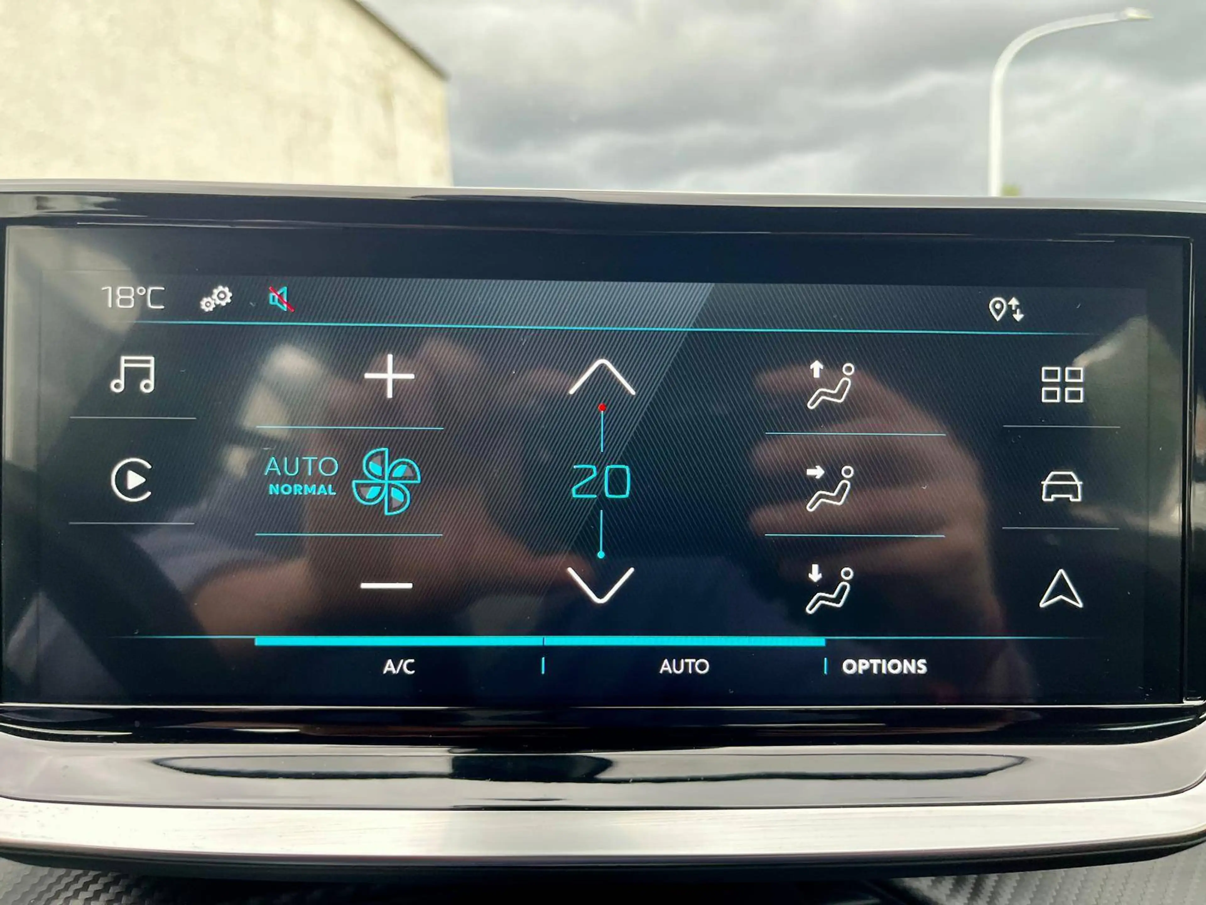 Peugeot e-2008 50 kWh Active (Nouveau-modèle) LED/CARPLAY/CLIM-AUTO/CRUISE/PDC — photo 14