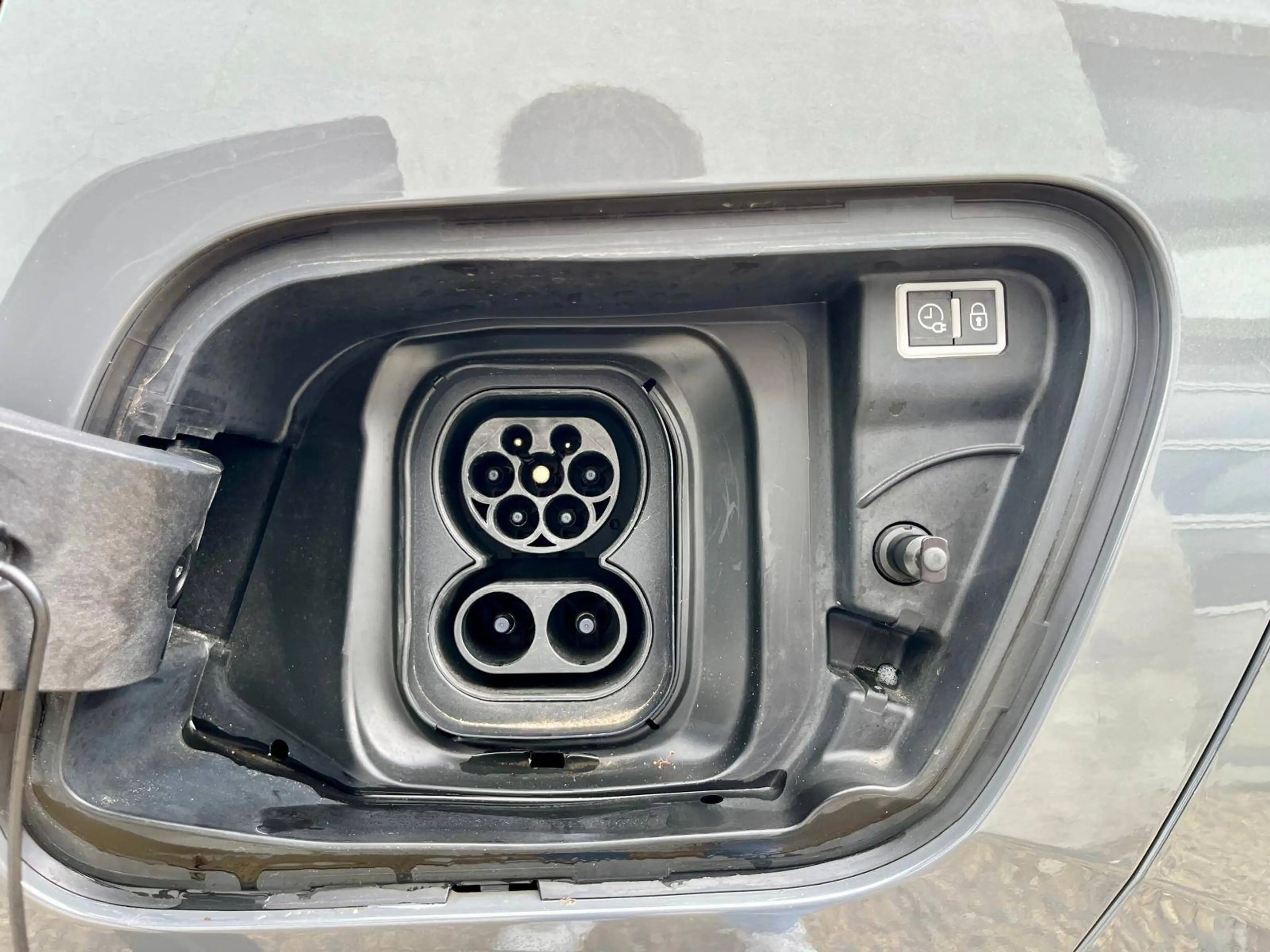 Peugeot e-2008 50 kWh Active (Nouveau-modèle) LED/CARPLAY/CLIM-AUTO/CRUISE/PDC — photo 7