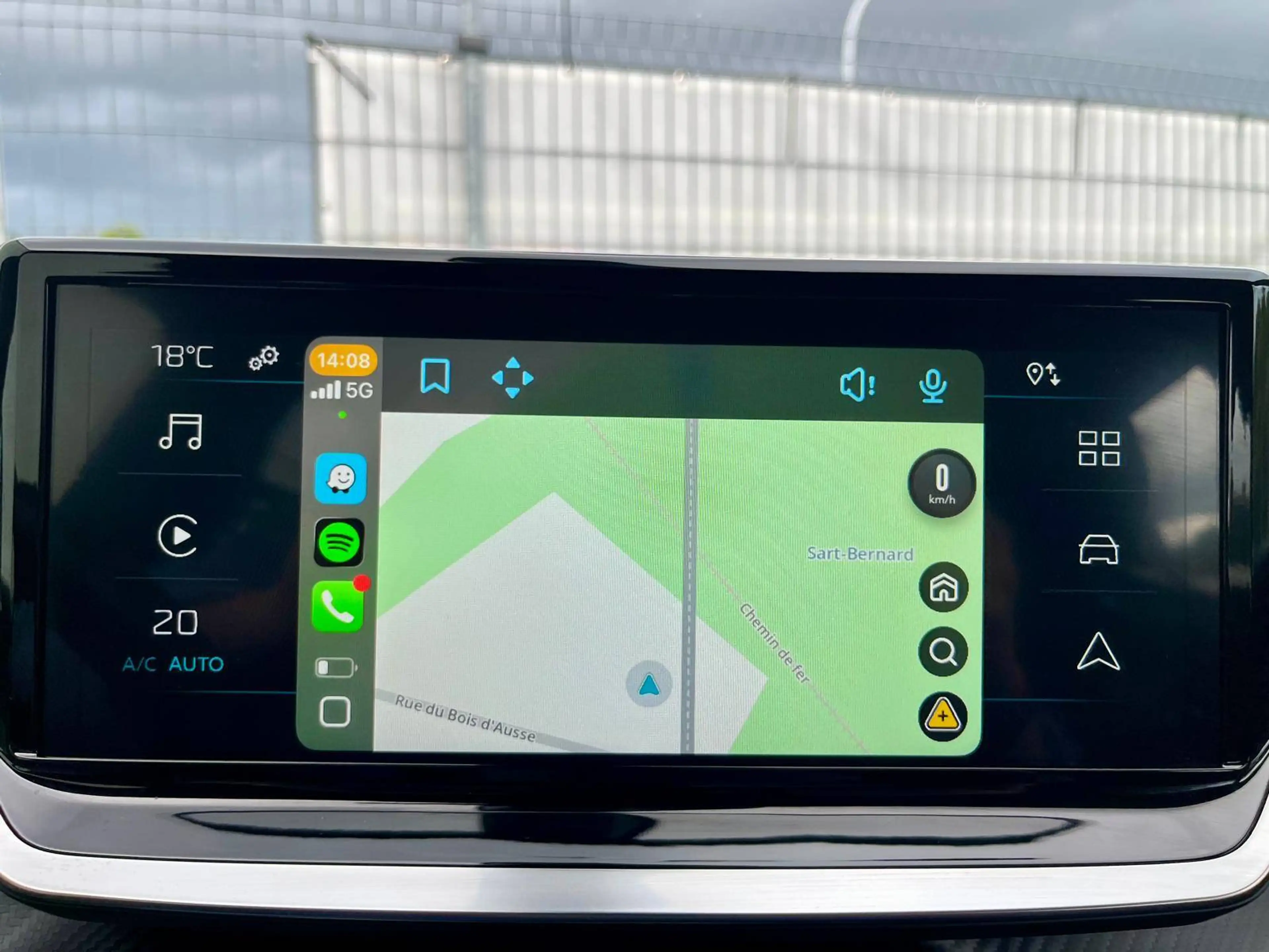 Peugeot e-2008 50 kWh Active (Nouveau-modèle) LED/CARPLAY/CLIM-AUTO/CRUISE/PDC — photo 13