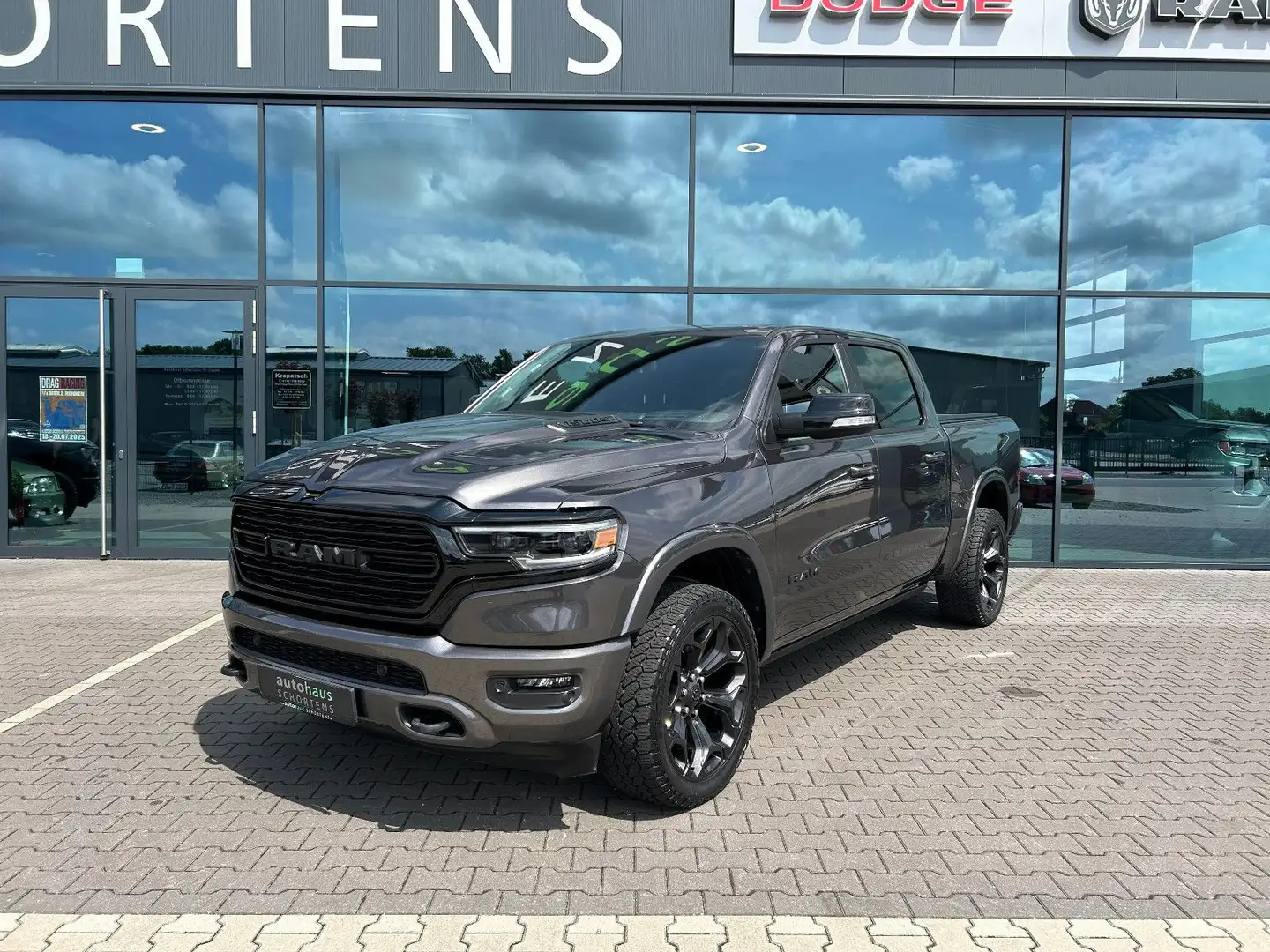 Dodge RAM 1500 Limited Crew Night Luft Tessera u-frei Grijs - 1