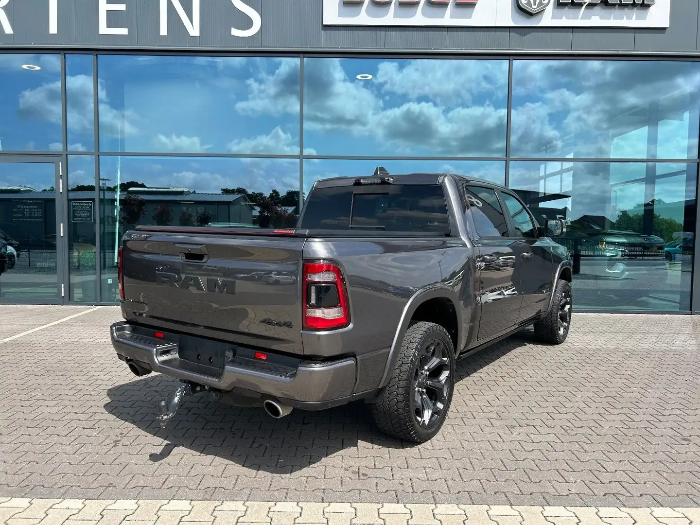 Dodge RAM 1500 Limited Crew Night Luft Tessera u-frei Grijs - 2