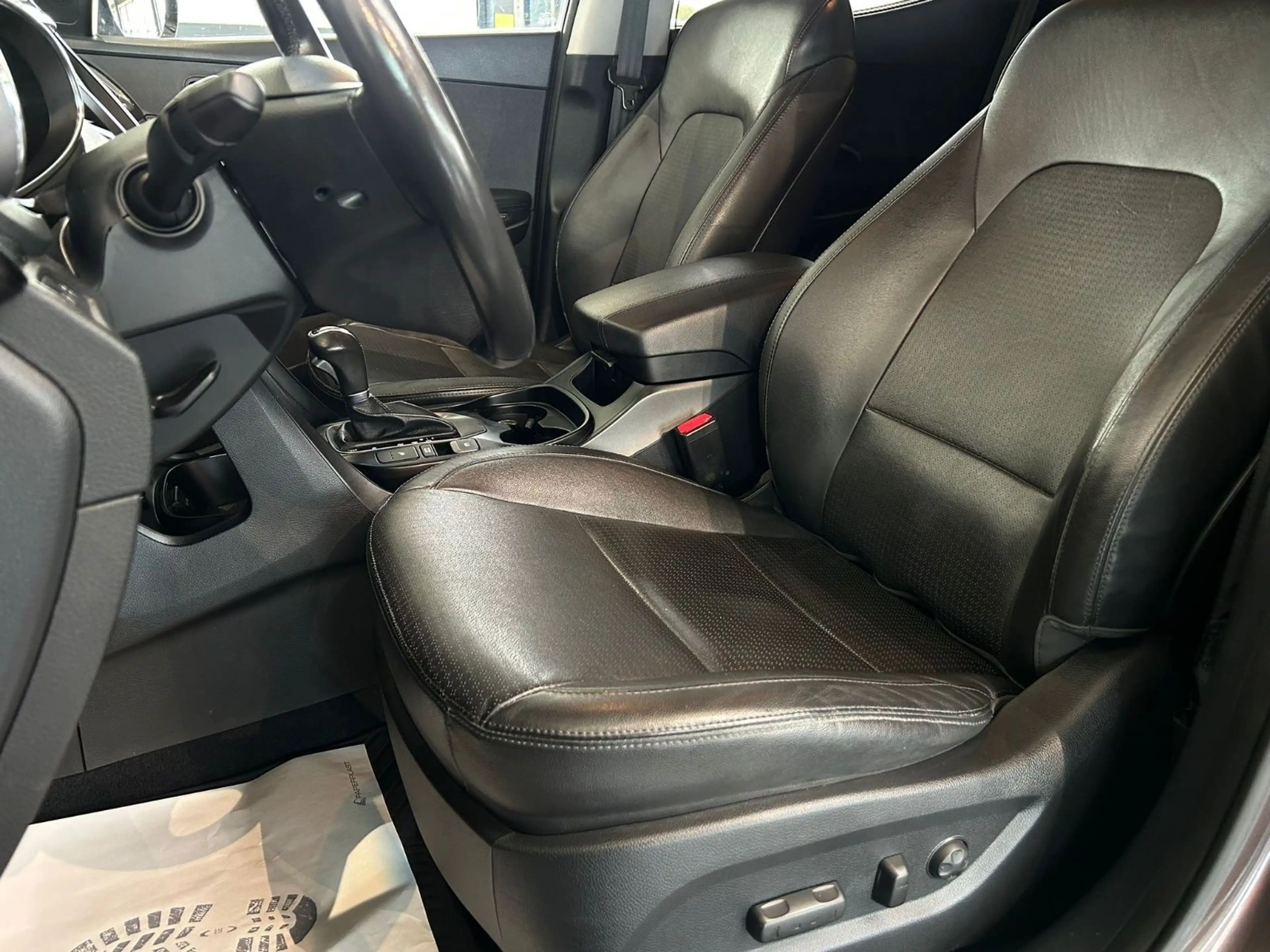 Hyundai SANTA FE Premium 4WD*PDC*LED*SHZ*AHK* — photo 14