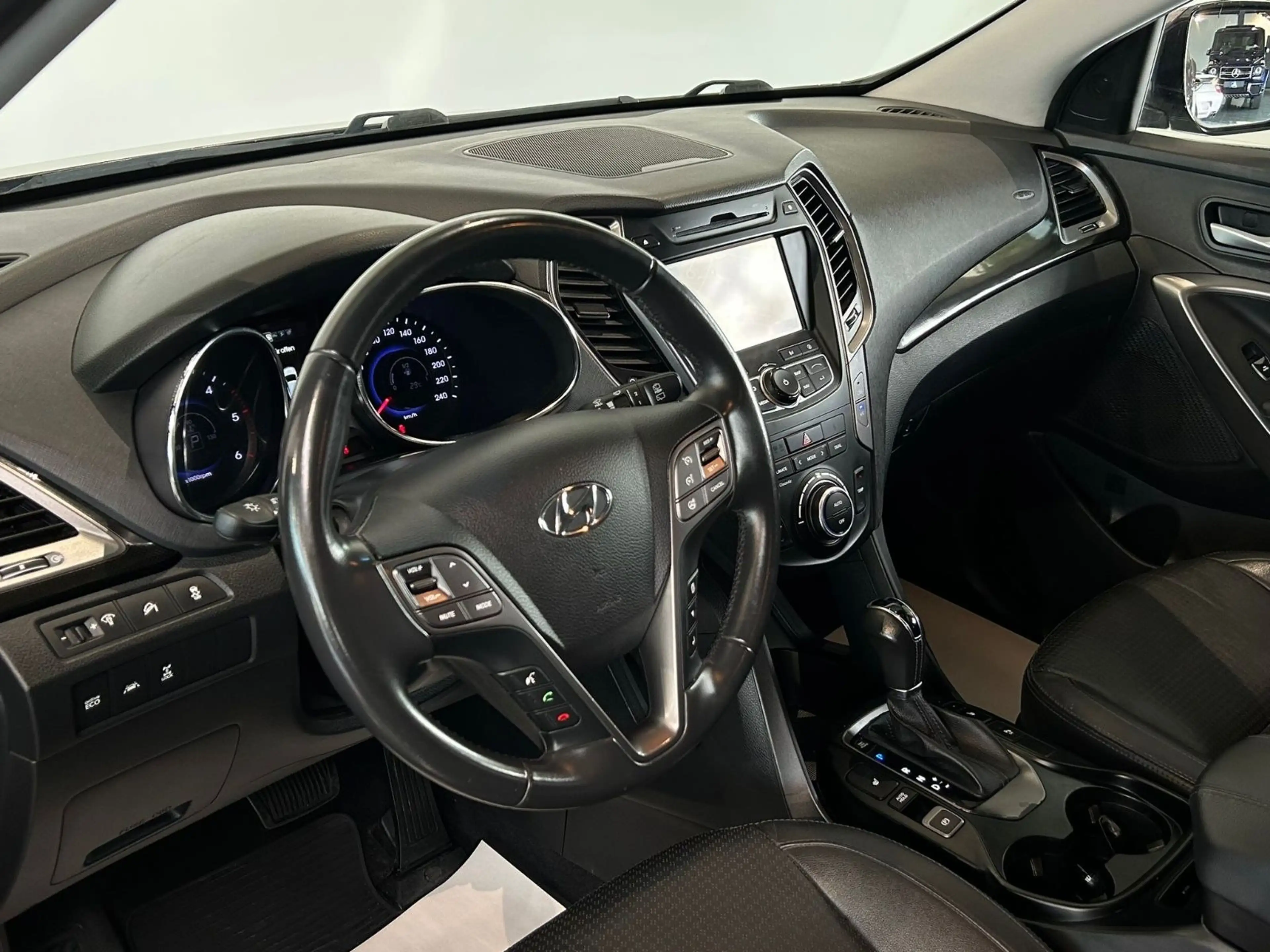 Hyundai SANTA FE Premium 4WD*PDC*LED*SHZ*AHK* — photo 15